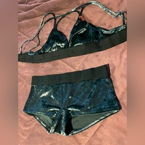 Victoria’s Secret Pink (Green Jade) bra & undies matching set in size XS NWT